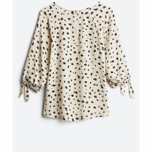 Women’s Larie Tie Blouse.
